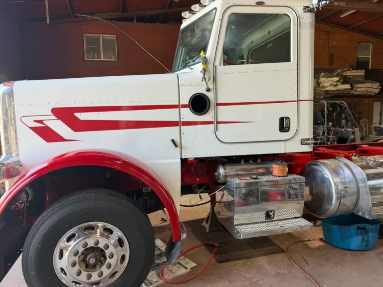Custom Semi Truck Stripes: A Classic Look with a Fresh Finish